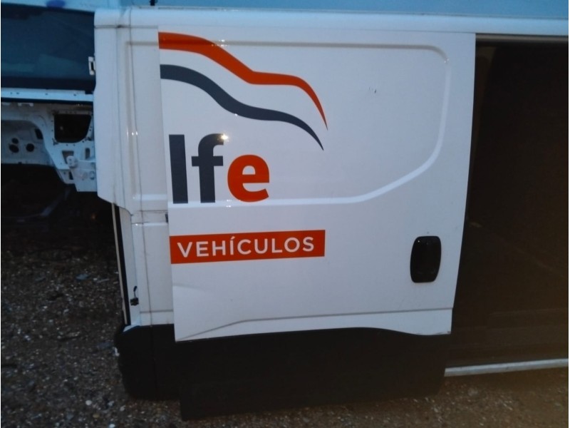 Recambio de puerta lateral corredera derecha para iveco daily vi furgoneta 33s12, 35s12, 35c12 referencia OEM IAM   
