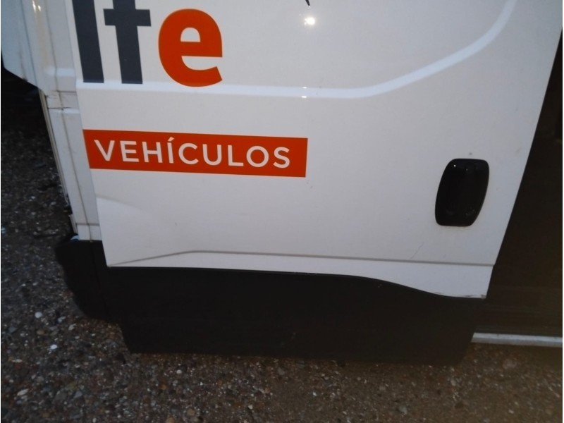 Recambio de puerta lateral corredera derecha para iveco daily vi furgoneta 33s12, 35s12, 35c12 referencia OEM IAM   