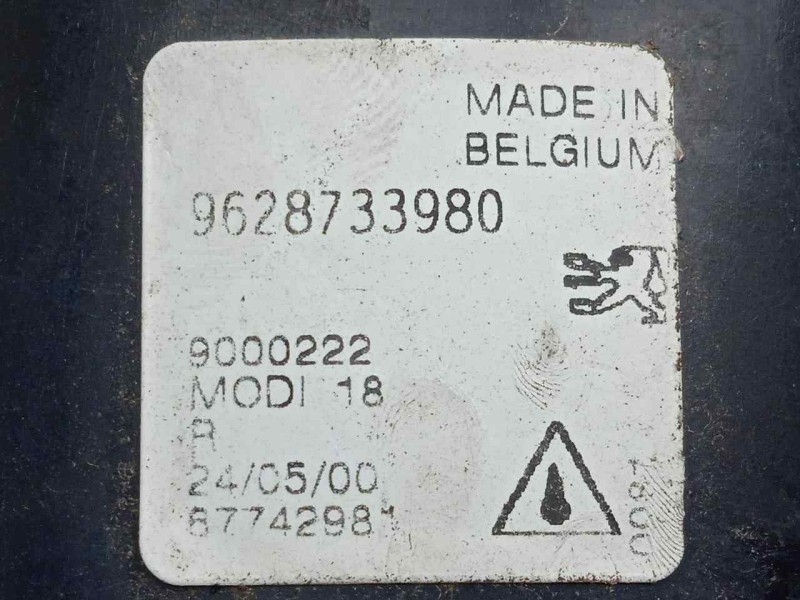 Recambio de faro antiniebla derecho para peugeot 206 berlina 1.6 referencia OEM IAM 9628733980  