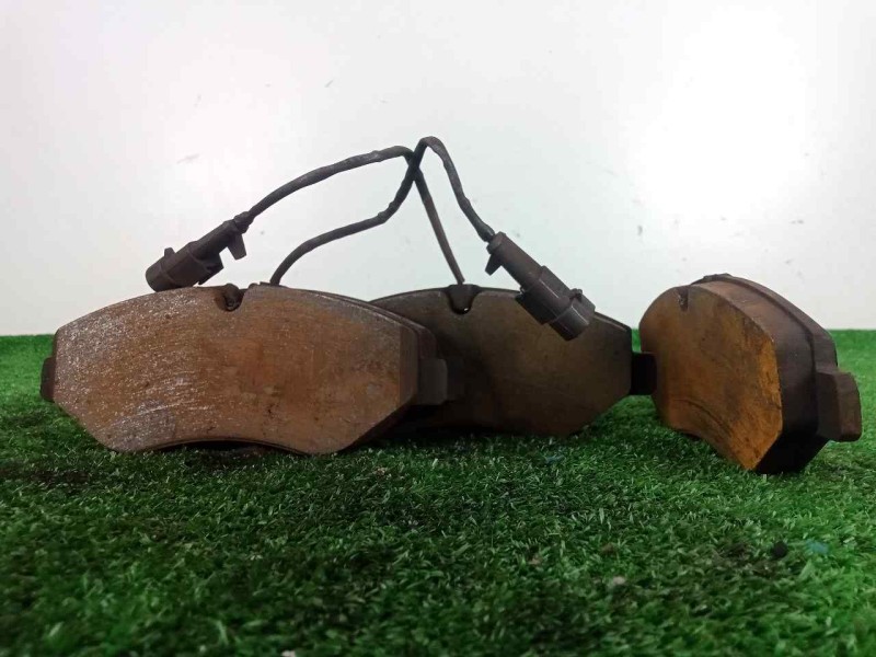 Recambio de pastillas frenos delanteras para iveco daily furgón 2.3 diesel referencia OEM IAM 2922902  