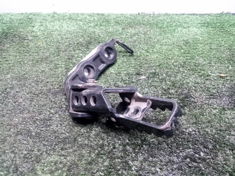 Recambio de posapie para bmw f 650 referencia OEM IAM  DERECHO 