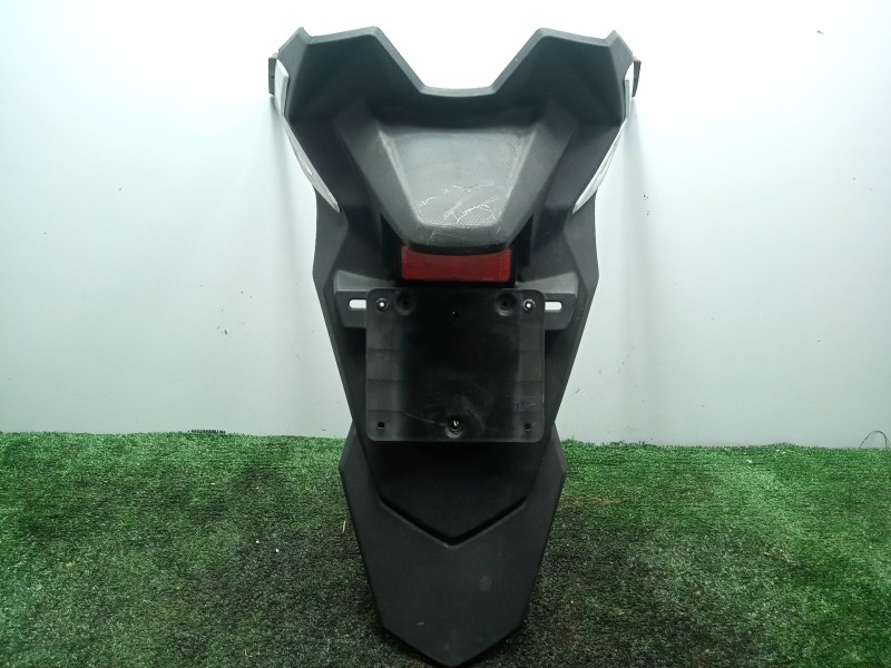 Recambio de guardabarros trasero para sym jet4 r 50 referencia OEM IAM 80100X8A0000  