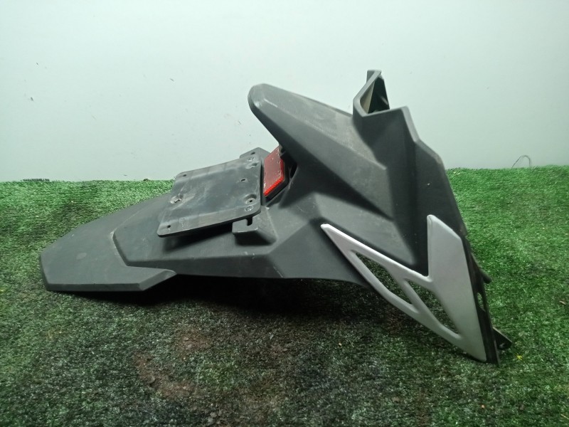 Recambio de guardabarros trasero para sym jet4 r 50 referencia OEM IAM 80100X8A0000  