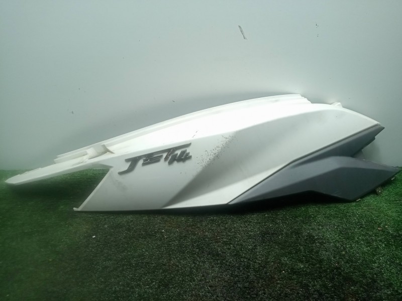 Recambio de carenado derecho para sym jet4 r 50 referencia OEM IAM 83500X8A0000  