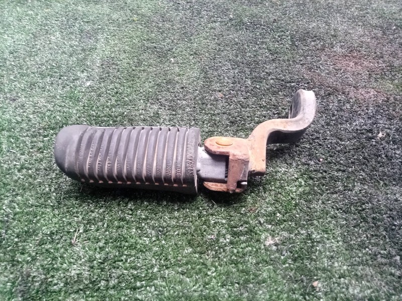 Recambio de posapie para yamaha xj 550 / 650 / 750 referencia OEM IAM  DERECHO 