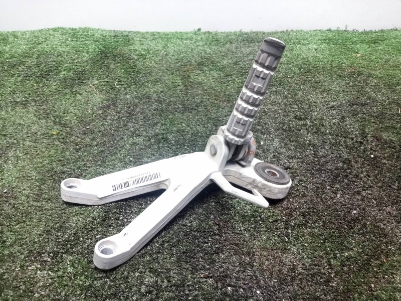 Recambio de posapie para hyosung gt 125/250/650 referencia OEM IAM  TRASERO DERECHO