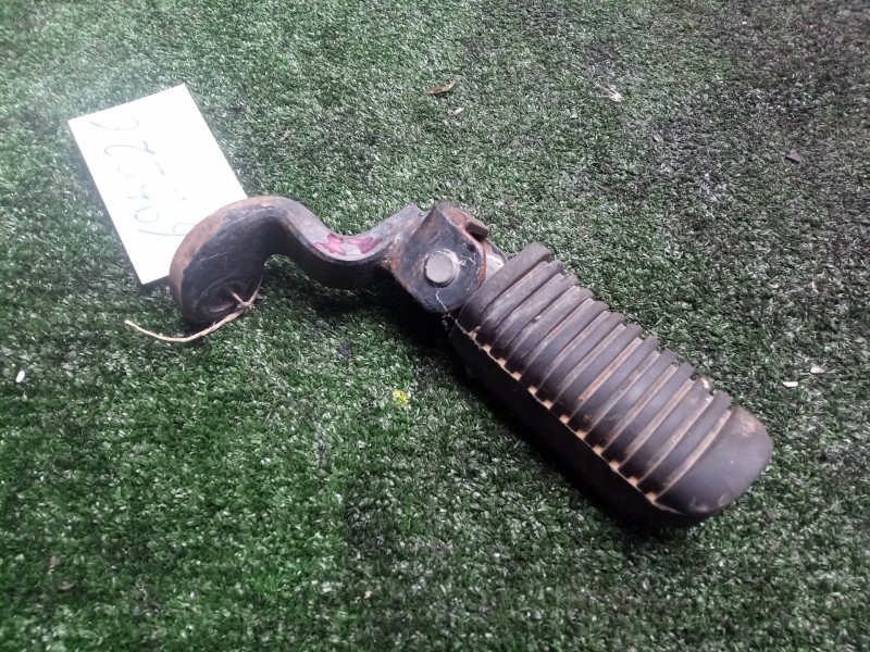 Recambio de posapie para yamaha xj 550 / 650 / 750 referencia OEM IAM  IZQUIERDO 