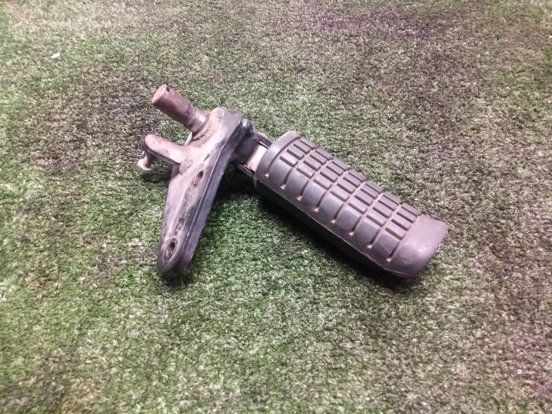 Recambio de posapie para suzuki gz 125/250 referencia OEM IAM  DELANTERO DERECHO