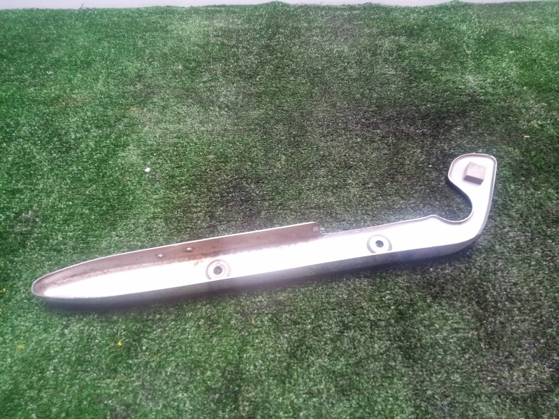 Recambio de molduras traseras para suzuki gz 125/250 referencia OEM IAM  DERECHA CROMADA
