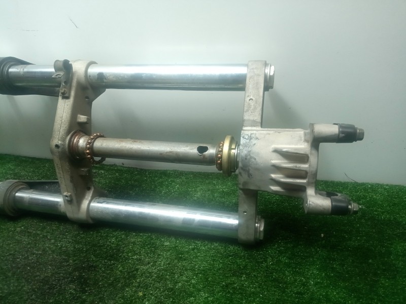 Recambio de horquilla para kymco xciting 250/300/500 referencia OEM IAM   