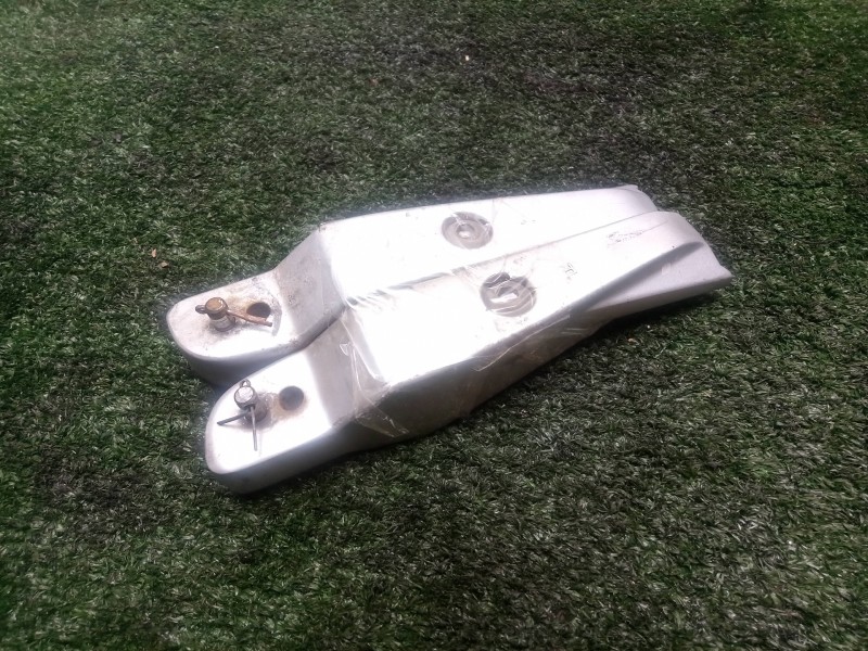 Recambio de posapie para kymco xciting 250/300/500 referencia OEM IAM   