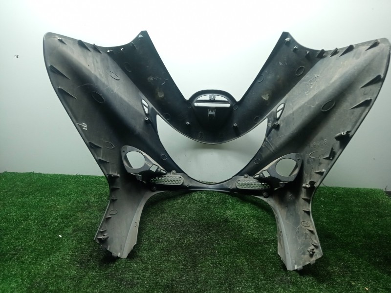 Recambio de carenado delantero para kymco xciting 250/300/500 referencia OEM IAM 64302LBA2E200  TARA