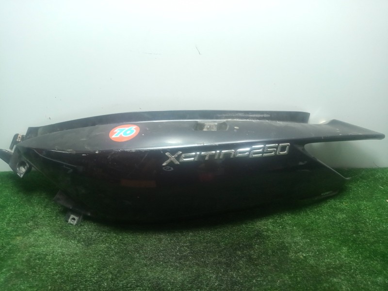 Recambio de carenado izquierdo para kymco xciting 250/300/500 referencia OEM IAM 83600LBA2E000 LATERAL.IZQUIERDA 
