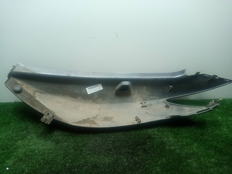 Recambio de carenado derecho para kymco xciting 250/300/500 referencia OEM IAM 83500LBA2E000 LATERAL.DERECHO TARA