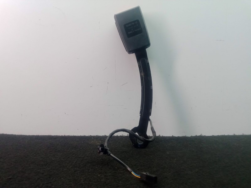 Recambio de enganche cinturon delantero derecho para seat leon st (5f8) 1.6 tdi referencia OEM IAM 5F0857756  