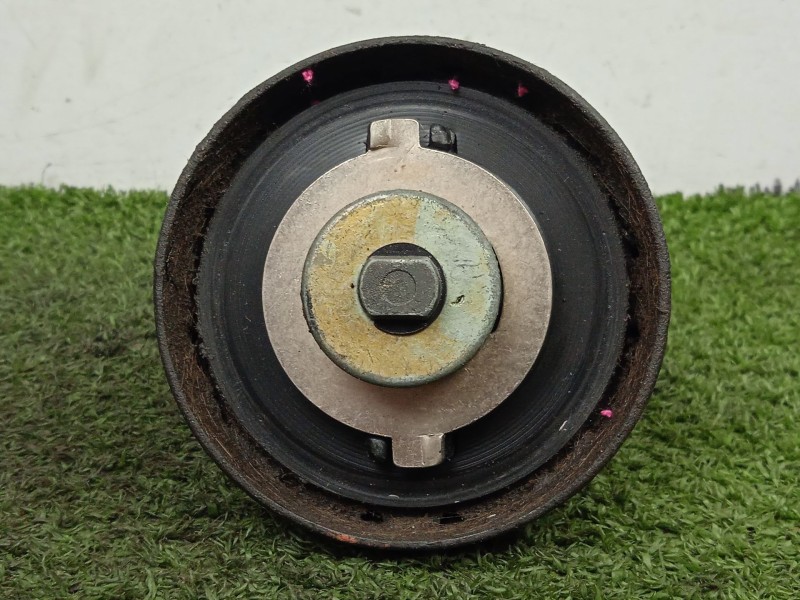 Recambio de tapon combustible para nissan trade caja/chasis 2.8 d referencia OEM IAM SIN REFERENCIA  CON.LLAVE