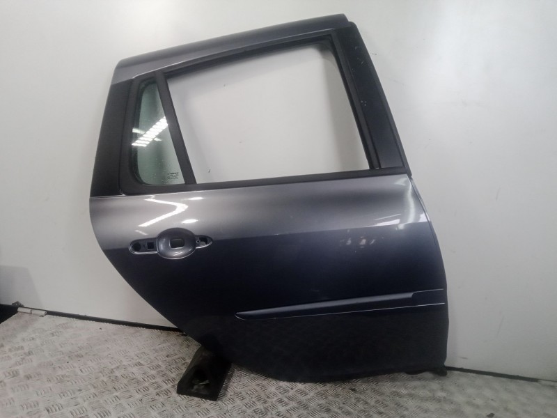 Recambio de puerta trasera derecha para renault clio iii grandtour (kr0/1_) 1.2 16v (kr0p) referencia OEM IAM   