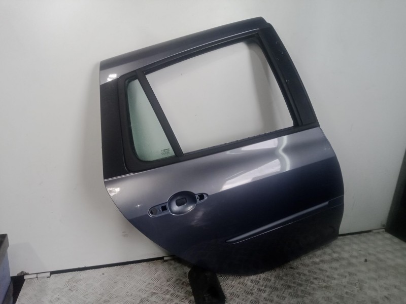 Recambio de puerta trasera derecha para renault clio iii grandtour (kr0/1_) 1.2 16v (kr0p) referencia OEM IAM   