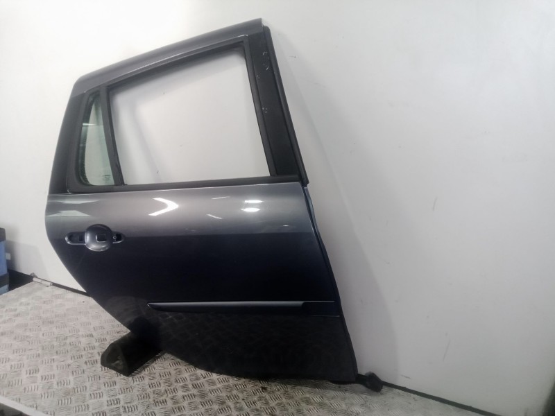 Recambio de puerta trasera derecha para renault clio iii grandtour (kr0/1_) 1.2 16v (kr0p) referencia OEM IAM   