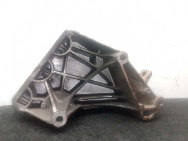 Recambio de soporte motor derecho para seat ibiza (6l1) 1.9 sdi referencia OEM IAM 038199207P  