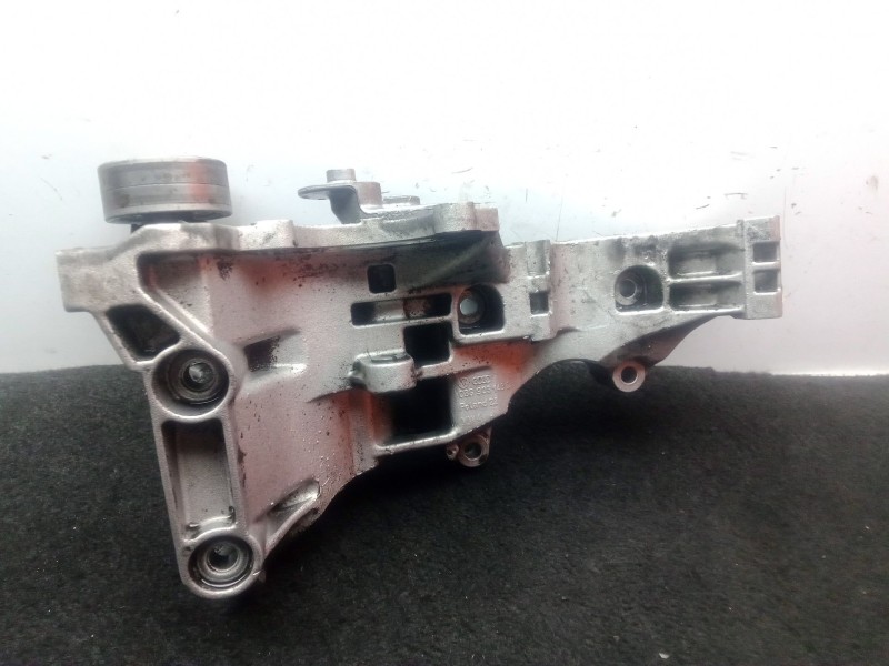Recambio de soporte alternador para audi a6 berlina (4f2) 2.0 tdi referencia OEM IAM 03G903143D  