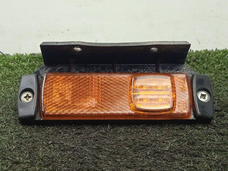 Recambio de piloto lateral derecho para volvo fl xxx 7.2 diesel referencia OEM IAM SIN REFERENCIA  