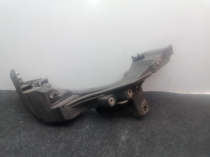 Recambio de soporte faro derecho para hyundai i30 (gd) 1.4 crdi referencia OEM IAM 64166A6000  