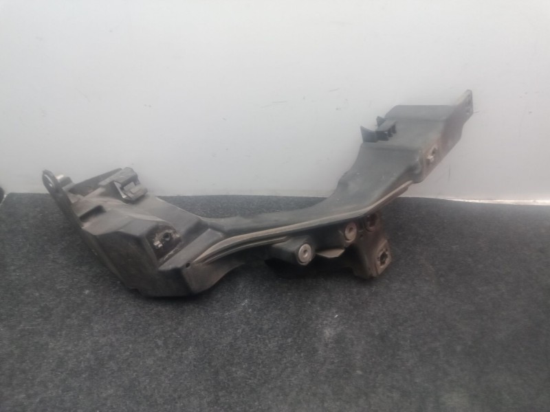 Recambio de soporte faro derecho para hyundai i30 (gd) 1.4 crdi referencia OEM IAM 64166A6000  