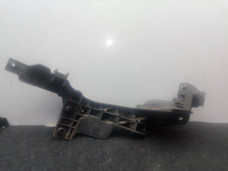 Recambio de soporte faro derecho para hyundai i30 (gd) 1.4 crdi referencia OEM IAM 64166A6000  