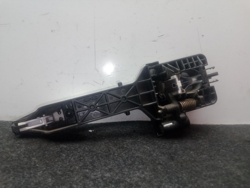 Recambio de maneta exterior delantera derecha para hyundai i30 (gd) 1.4 crdi referencia OEM IAM NO TIENE  BLANCO