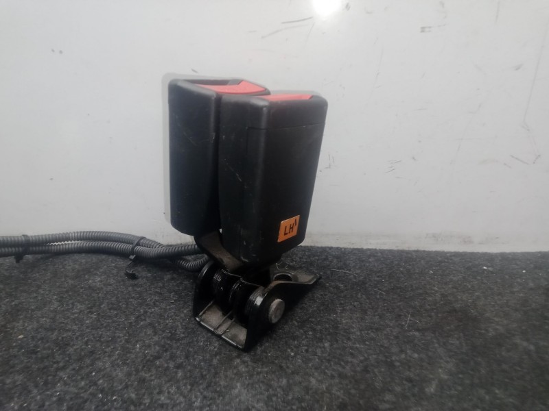 Recambio de enganche cinturon trasero central para hyundai i30 (gd) 1.4 crdi referencia OEM IAM 20140421  