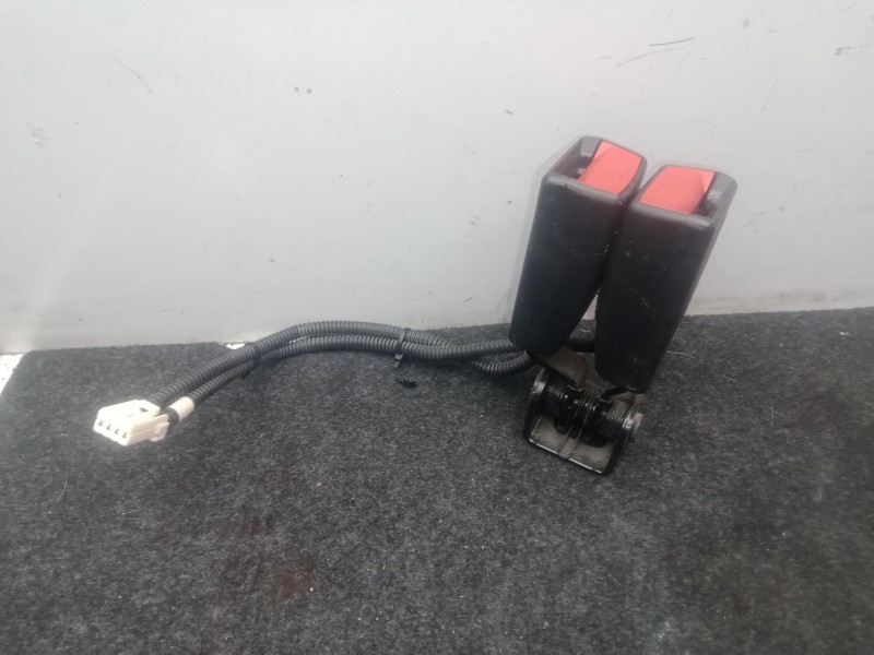 Recambio de enganche cinturon trasero central para hyundai i30 (gd) 1.4 crdi referencia OEM IAM 20140421  