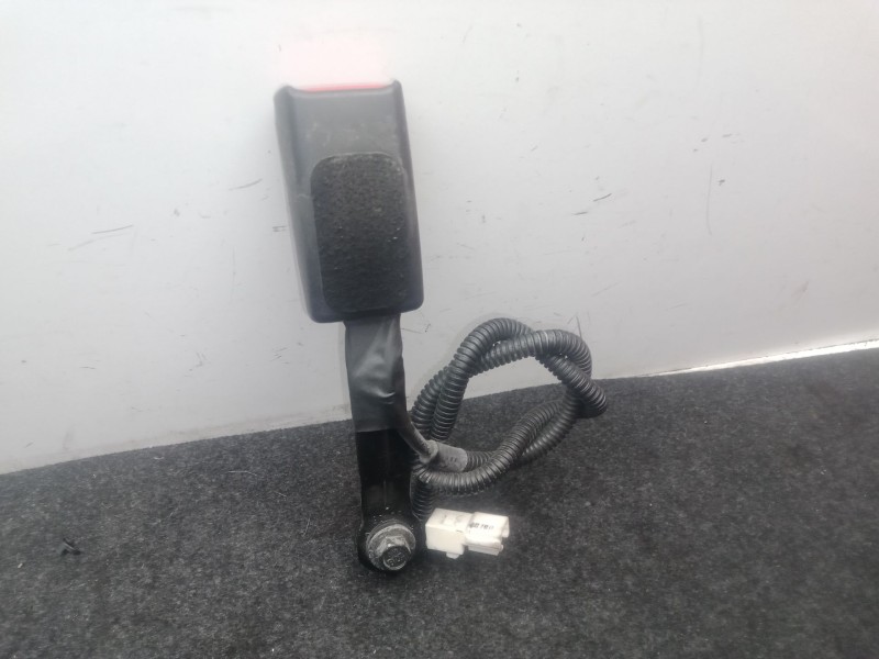 Recambio de enganche cinturon delantero izquierdo para hyundai i30 (gd) 1.4 crdi referencia OEM IAM 88830A6000RY  