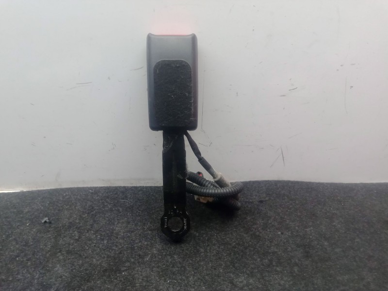 Recambio de enganche cinturon delantero derecho para hyundai i30 (gd) 1.4 crdi referencia OEM IAM 88840A6000RY  