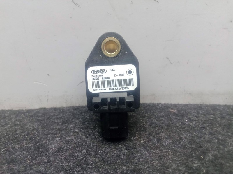 Recambio de sensor impacto airbag para hyundai i30 (gd) 1.4 crdi referencia OEM IAM 95920A6000  