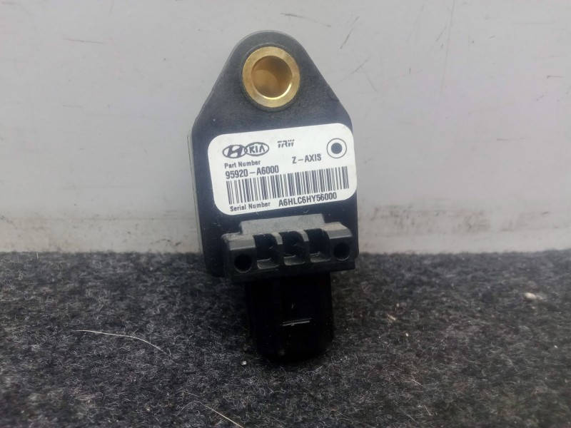 Recambio de sensor impacto airbag para hyundai i30 (gd) 1.4 crdi referencia OEM IAM 95920A6000  