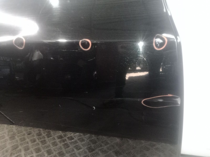 Recambio de puerta trasera derecha para bmw x3 (e83) 2.0 i referencia OEM IAM  LEVES ABOLLADURAS NEGRO