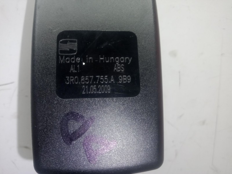 Recambio de enganche cinturon delantero derecho para seat exeo (3r2) 2.0 tdi referencia OEM IAM 3R0857755A  