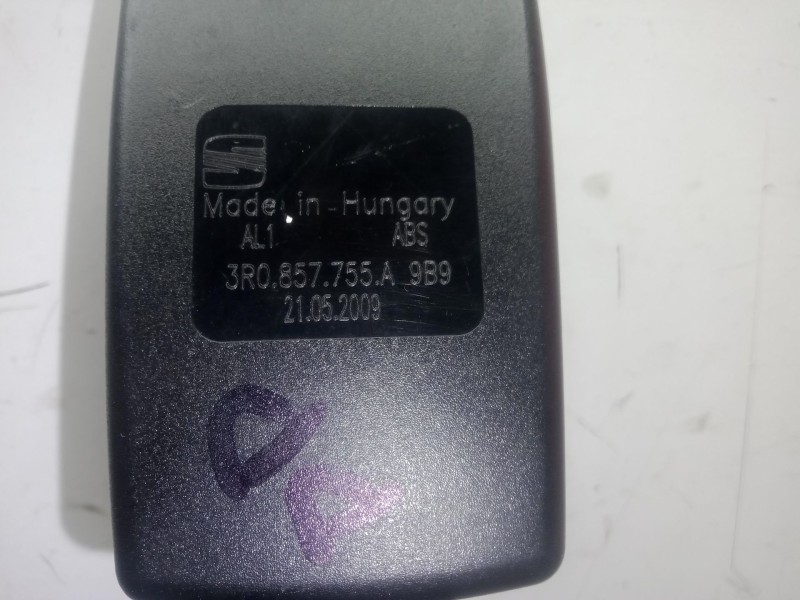 Recambio de enganche cinturon delantero derecho para seat exeo (3r2) 2.0 tdi referencia OEM IAM 3R0857755A  