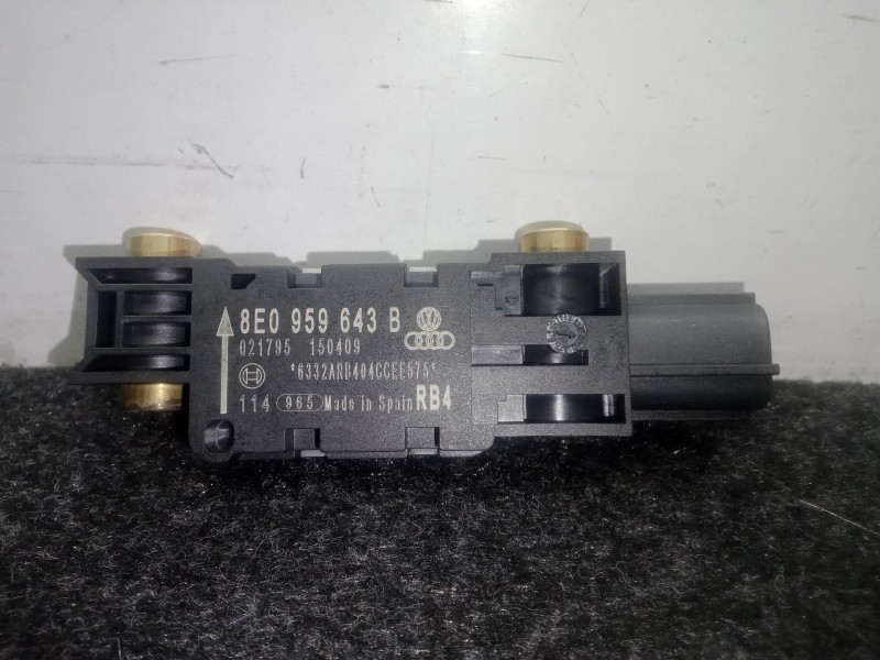 Recambio de sensor impacto airbag para seat exeo (3r2) 2.0 tdi referencia OEM IAM 8E0959643B BOSCH 