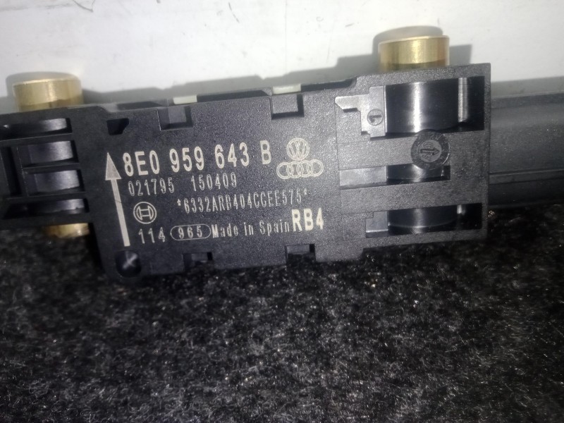 Recambio de sensor impacto airbag para seat exeo (3r2) 2.0 tdi referencia OEM IAM 8E0959643B BOSCH 