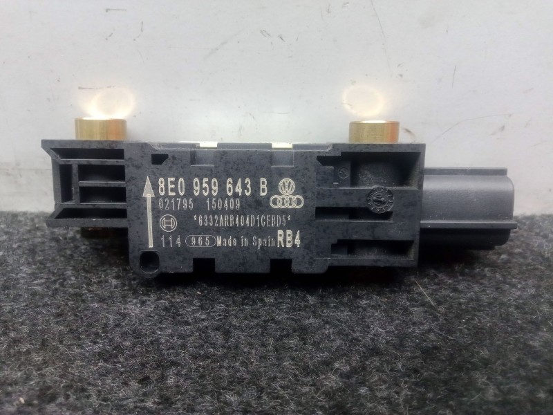 Recambio de sensor impacto airbag para seat exeo (3r2) 2.0 tdi referencia OEM IAM 8E0959643B BOSCH 