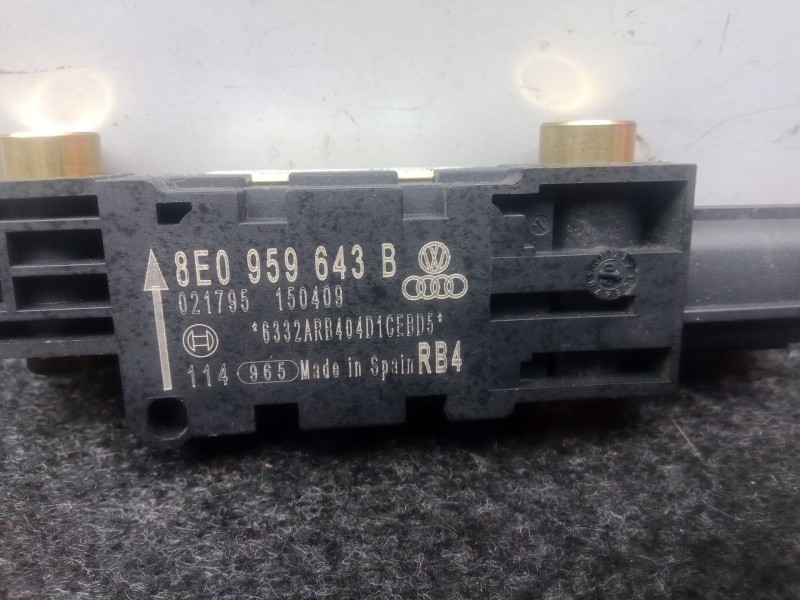 Recambio de sensor impacto airbag para seat exeo (3r2) 2.0 tdi referencia OEM IAM 8E0959643B BOSCH 