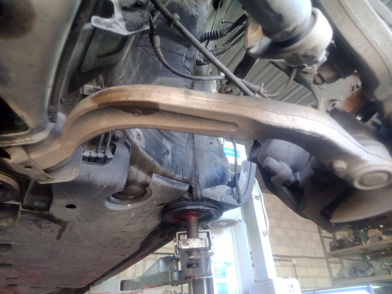 Recambio de brazo suspension inferior delantero izquierdo para seat exeo (3r2) 2.0 tdi referencia OEM IAM   