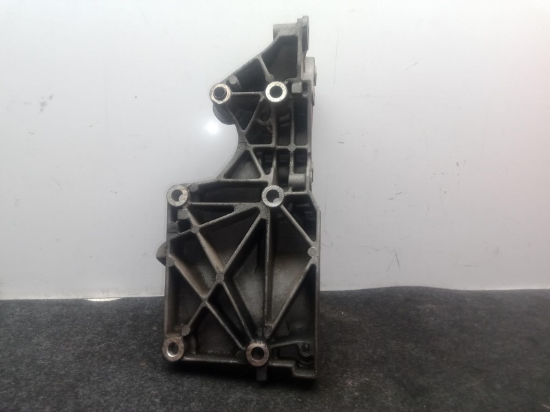 Recambio de soporte alternador para volkswagen golf v (1k1) 2.0 sdi referencia OEM IAM 03G903143A  