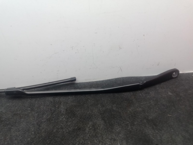 Recambio de brazo limpia delantero izquierdo para bmw 5 (g30, f90) 520 d referencia OEM IAM 15272310  