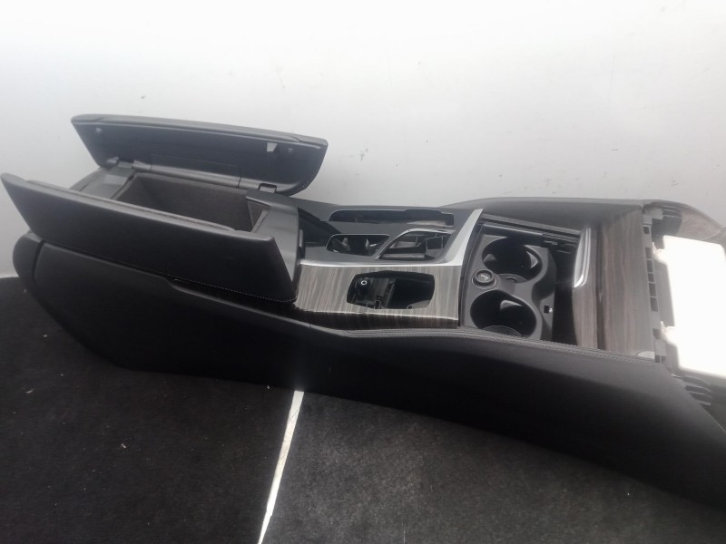 Recambio de apoyabrazos central para bmw 5 (g30, f90) 520 d referencia OEM IAM 51169330664 - 58450713  