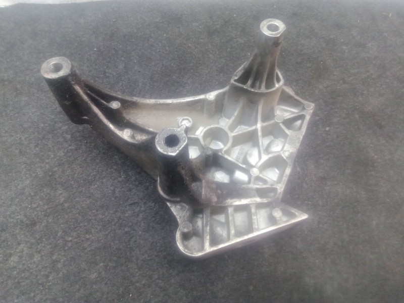 Recambio de soporte motor derecho para volkswagen golf v (1k1) 1.9 tdi referencia OEM IAM 03G199207G  