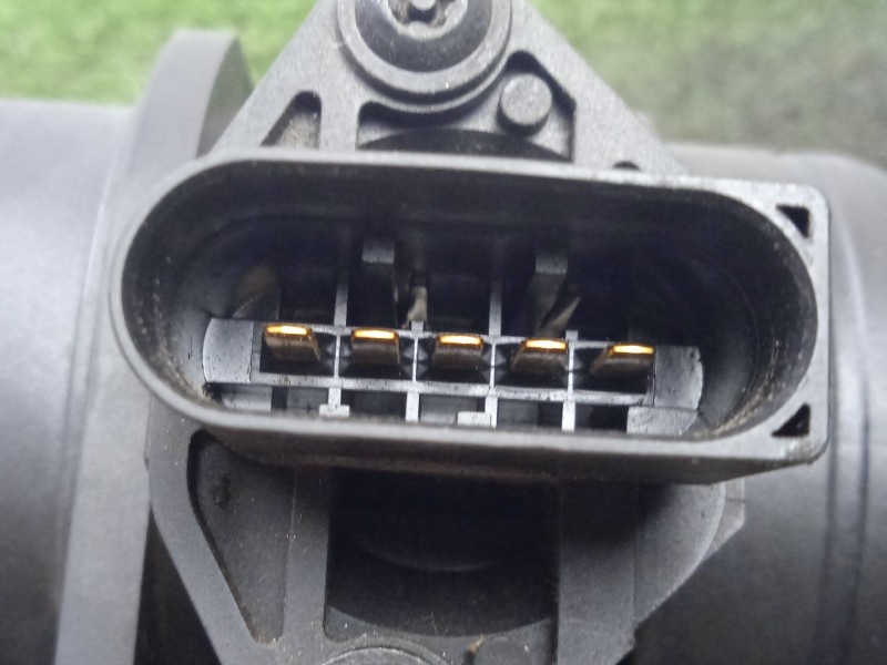 Recambio de caudalimetro para volkswagen golf iv (1j1) 1.9 tdi referencia OEM IAM 393640582 BOSCH 5.PINES