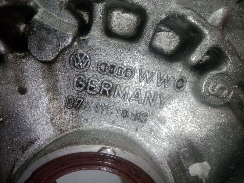 Recambio de bomba aceite para audi a6 berlina (c4) 2.5 tdi cat (ael) referencia OEM IAM 074115109B  